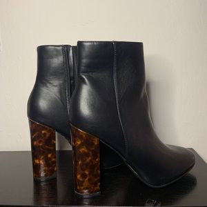 MID HEELED ANKLE BOOTS WITH TORTOISE PRINT